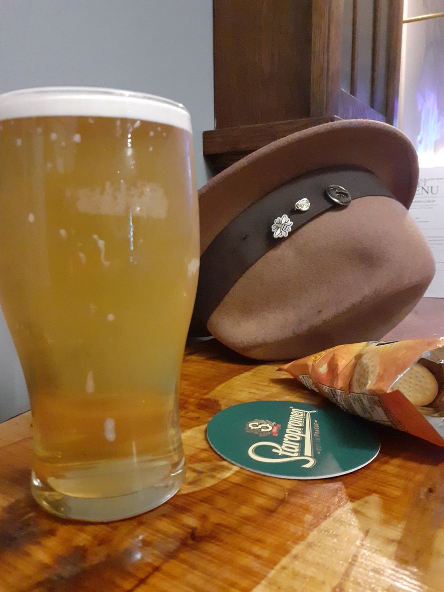 TheBeeFarmer's tweet photo. Its been a busy day. The swarming workshop went well. I think I broke some people. 😬
Finished with a pint of "Ay up" from Dancing Duck brewery https://t.co/p2VaKOuRj5