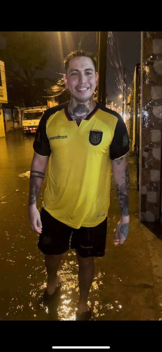 Como chch me va a mandar a comprar pan con esta lluvia jajaajajajaja