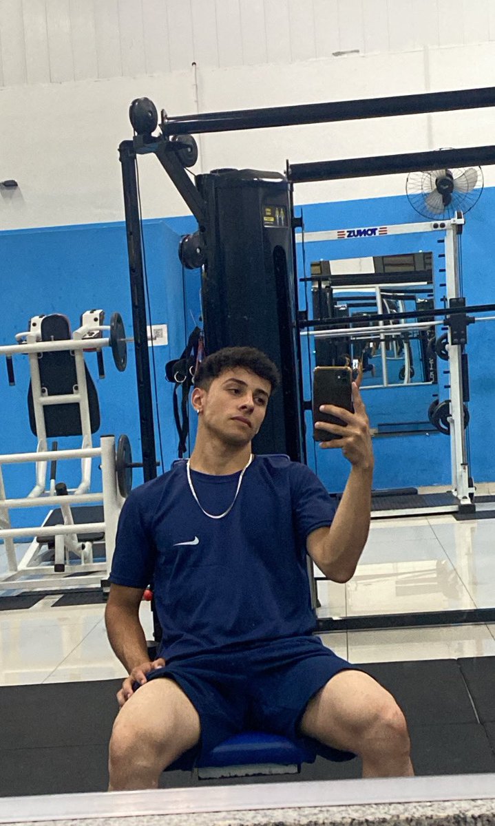 matheux003's tweet photo. Treinar pernas até a pressão cair🥴 https://t.co/2f93xQoWSO