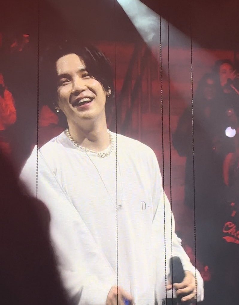 sugatradamus's tweet photo. A thread of Yoongi’s concert photos taken by ARMYs — UBS Day 2 https://t.co/6wcA2khOT8