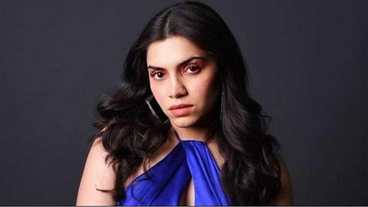 AnchorChanchal's tweet photo. #Bollywood : की मशहूर अभिनेत्री कृष्ण परेरा को शारजाह इंटरनेशनल एयरपोर्ट से ड्रग्स के साथ गिरफ्तार किया गया था, फिलहाल वह शारजाह सेंट्रल जेल में बंद है |

@Lokhitnews24 
@raghvendramla 
@RRNNewsChannel https://t.co/5vJNU9Sel4