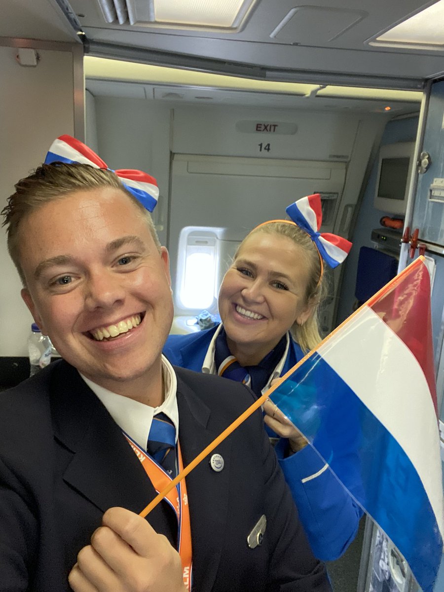 Op deze Koningsdag heb ik samen met mijn geweldige bemanning een waar feestje aan boord gemaakt richting São Paulo! <a href="/KLM/">KLM</a> #KLMRoyalDutchAirlines #Koningsdag