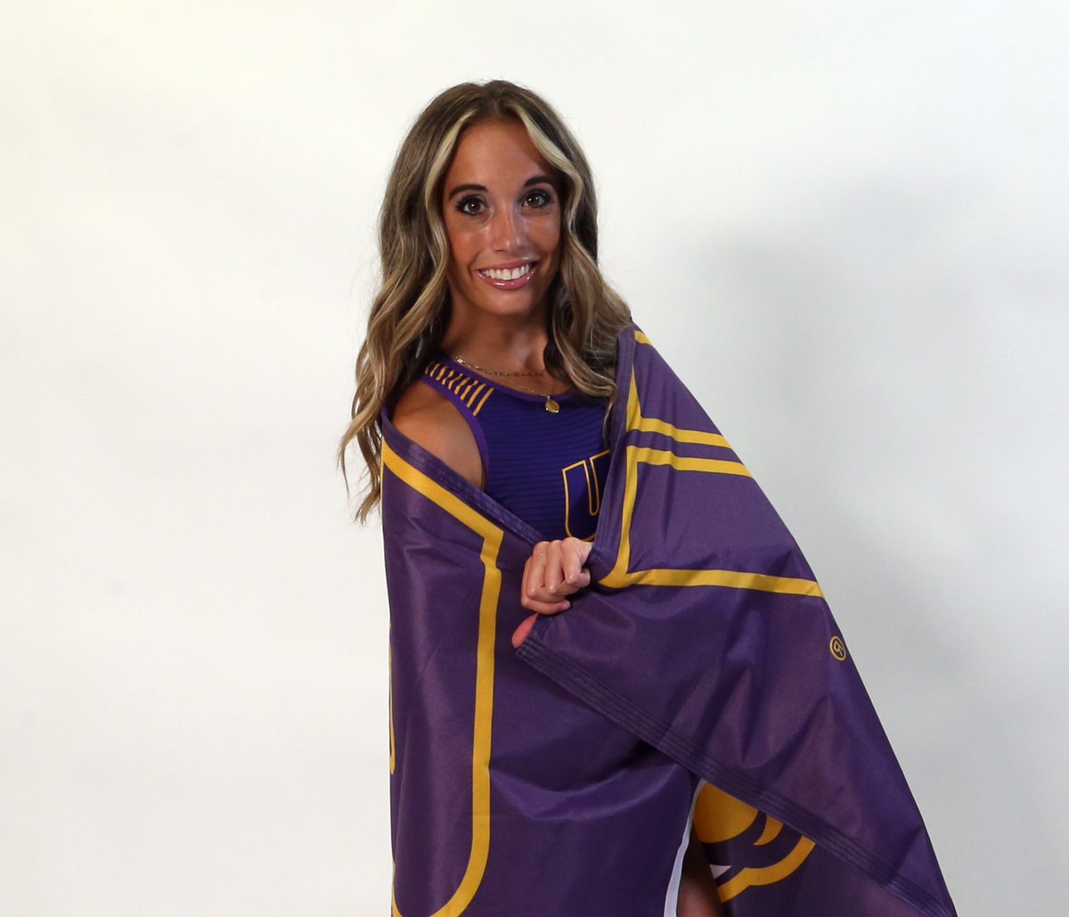 𝐃𝐑𝐀𝐊𝐄 𝐑𝐄𝐋𝐀𝐘𝐒 - 𝐖𝐨𝐦𝐞𝐧'𝐬 𝟏𝟎,𝟎𝟎𝟎𝐦

Kate Crawford clocks the second fastest time in school history of 35:52.65 and take fifth place!

#EverLoyal