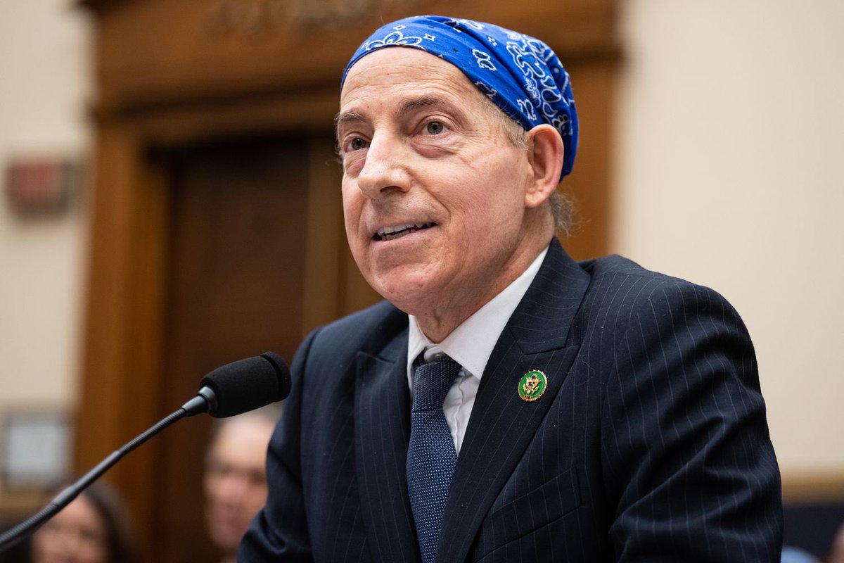 Can we take a moment and celebrate Jamie Raskin for being in remission from cancer!!!! He finished his treatment today. He’s the TRUE AMERICAN HERO🇺🇸