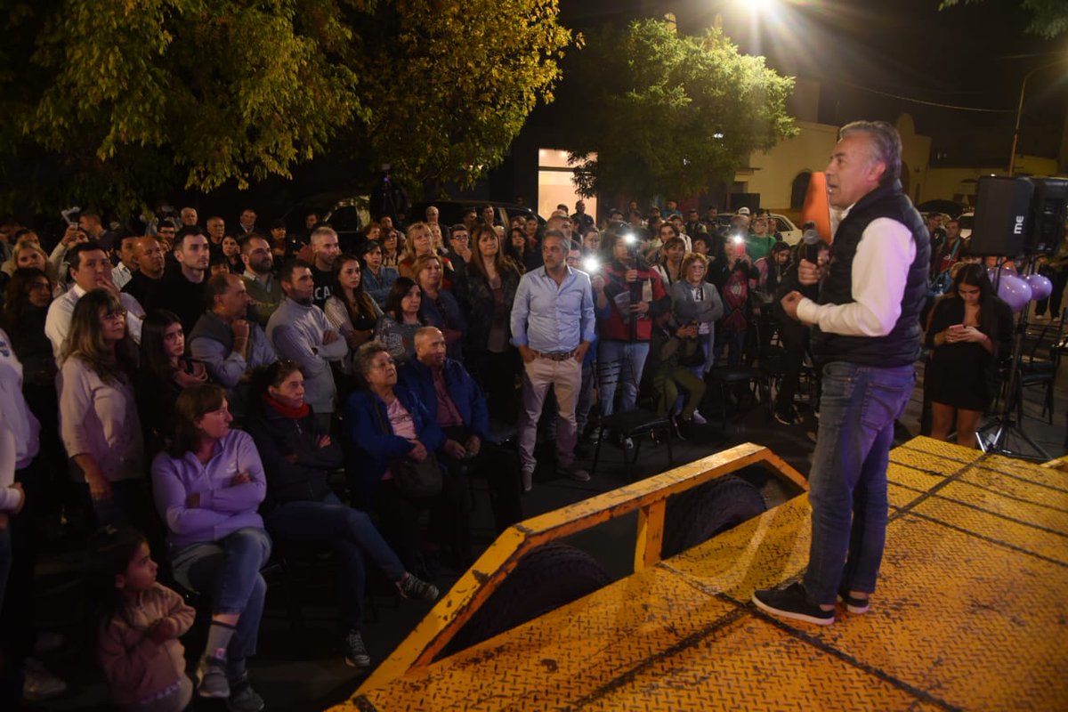 alfredocornejo's tweet photo. Acompañé a @S_Pannocchia en su cierre de campaña. En San Carlos, los que gobiernan el departamento ya llevan muchos años en el poder político municipal, y lo usan para meter miedo entre la gente. https://t.co/Keyj2lr5ab