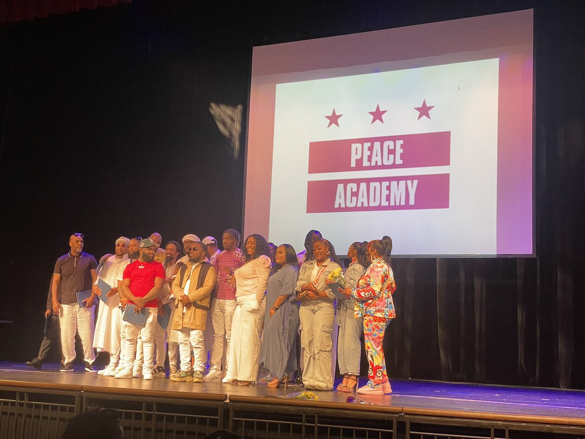 PeaceforDC's tweet photo. CONGRATS #DCPeaceAcademy cohort3!! 14 wks of classes, countless new skills learned, priceless friendships made, unhealed trauma finally starting to heal, professional &amp; personal knowledge advanced! We are so proud of you! #KnowledgeIsPower #PeaceIsPossible https://t.co/33yONyCGnW