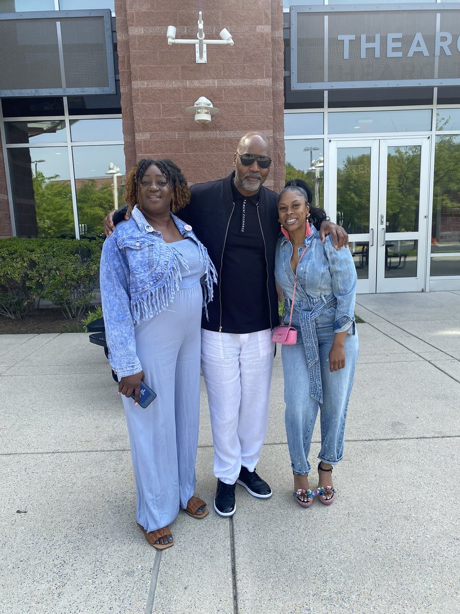 PeaceforDC's tweet photo. CONGRATS #DCPeaceAcademy cohort3!! 14 wks of classes, countless new skills learned, priceless friendships made, unhealed trauma finally starting to heal, professional &amp; personal knowledge advanced! We are so proud of you! #KnowledgeIsPower #PeaceIsPossible https://t.co/33yONyCGnW