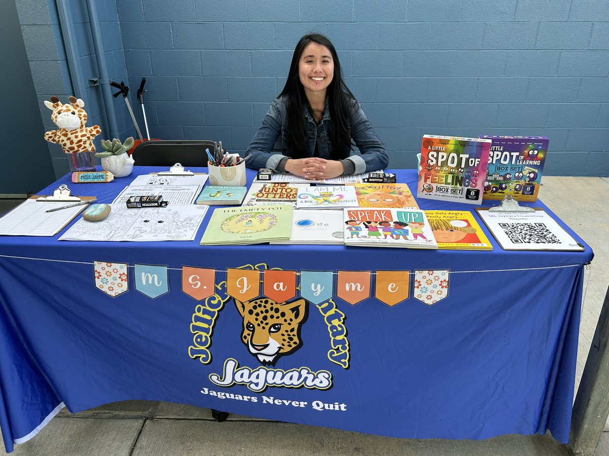 JellickBuck's tweet image. 22/23 Day#154c
The Welcoming Committee is ready!
🌟😃🌟
We had many community groups eager to share info with our #JellickJaguar  Families! Thank you to 
@RowlandAdultEd 
#GrandparentsProgram 
@RowlandUSDFRC
#OptionsforLearning 
and our very own 
Super Counselor - #MsJayme! 😃