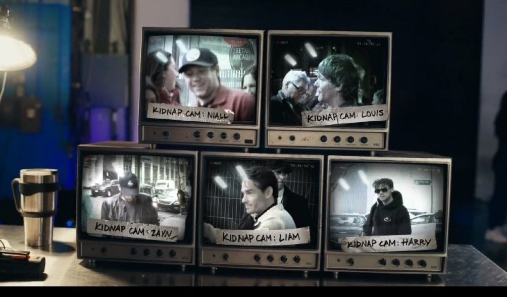 Niall and Harry on the Late Late kidnap cams!

via Late Late Show.