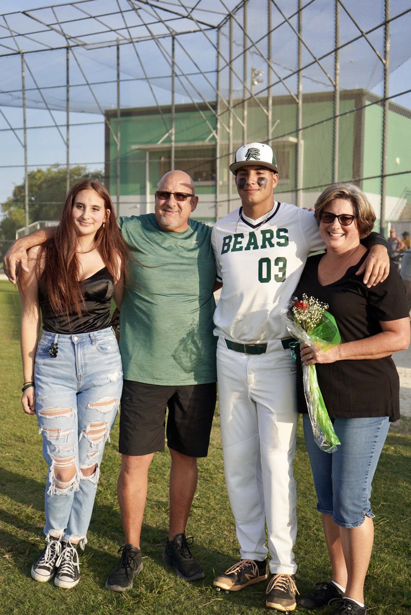 PRHSBaseball_'s tweet photo. More Senior night highlights!🐻⚾️🎉
@ordonezjr3 https://t.co/ayJefWn1Ck