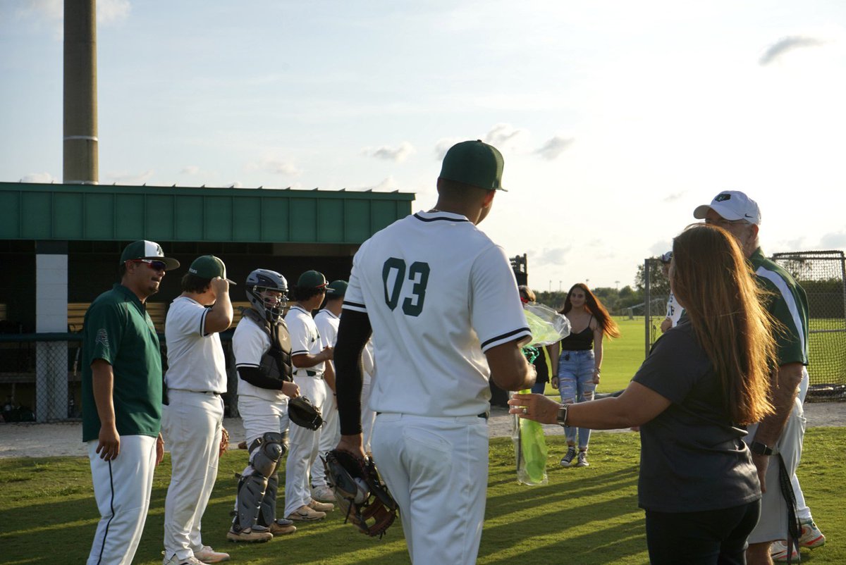PRHSBaseball_'s tweet photo. More Senior night highlights!🐻⚾️🎉
@ordonezjr3 https://t.co/ayJefWn1Ck