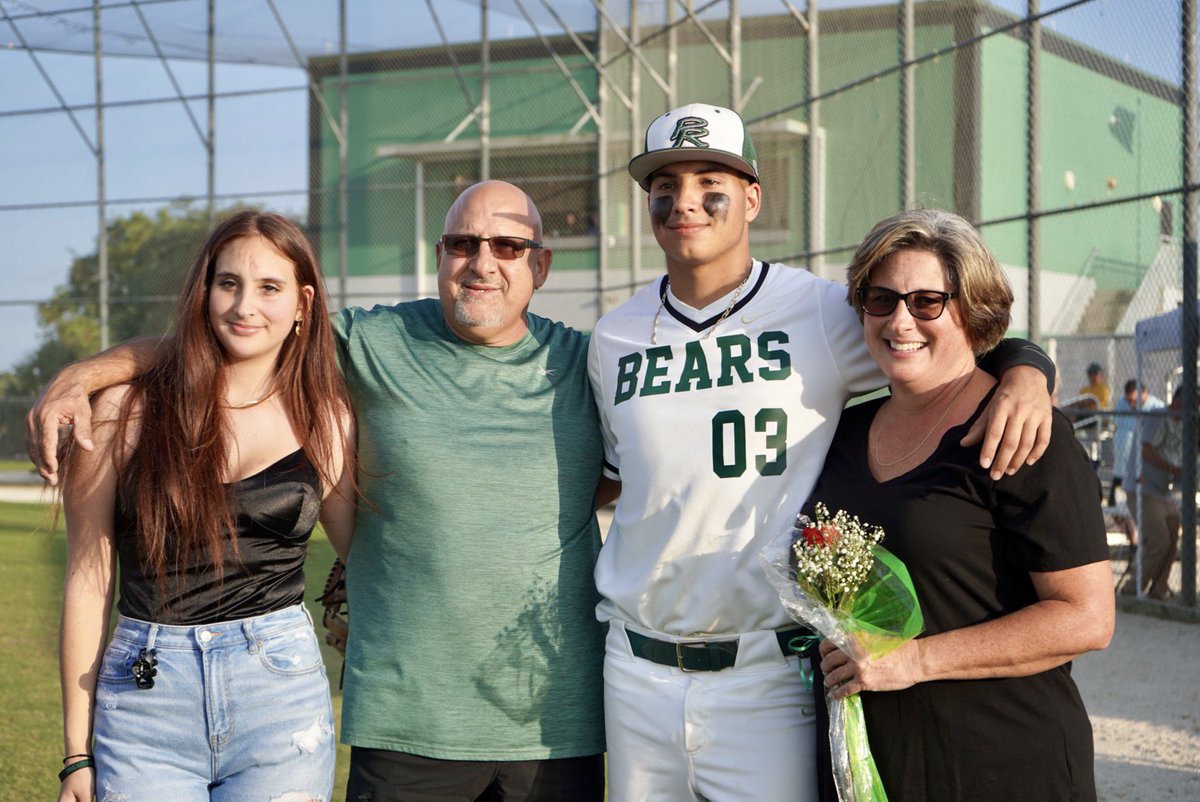 PRHSBaseball_'s tweet photo. More Senior night highlights!🐻⚾️🎉
@ordonezjr3 https://t.co/ayJefWn1Ck