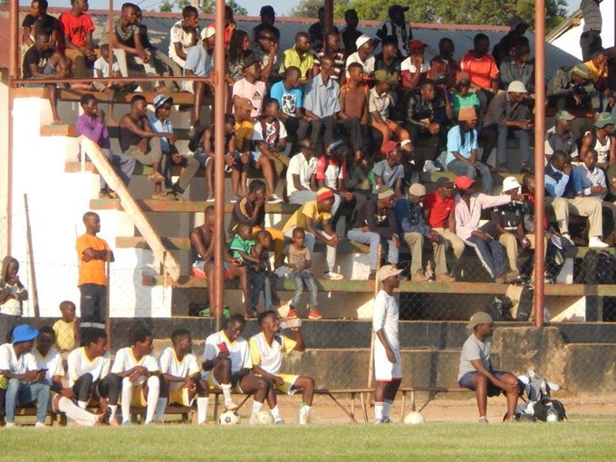 MatabelFootball's tweet image. Blast from the archives MFC fills up #Gwanda Stadium in a preparatory match for the Historic #Conifa World Football Cup 2018. Those based in the UK let's come in numbers for the match against @IntSurFootball