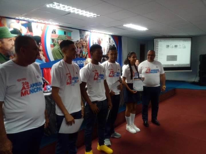 DayneSabado's tweet photo. En este día se realiza la plenaria de la Asamblea Municipal de la #FeemPinera con la presencia de la máxima dirección del municipio en nuestra #IslaJoven dónde el estudiantado plantean sobre sus alegrías e inquietudes vamos Feem si se puede #UJCIsla #1eroDeMayo2023 https://t.co/DDJvfjj0uC