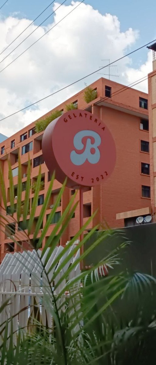 puntodulce_ccs's tweet photo. 5. Bambola 🍦

Es una heladería que se encuentra ubicada en la 1era Avenida con 1era Transversal de Los Palos Grandes. Edf. Venital, al lado de Amelie. https://t.co/BrMzNL6UGb