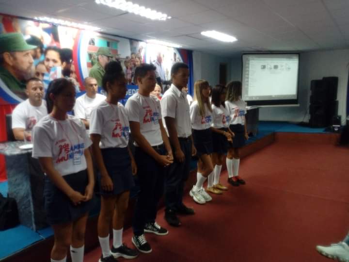 ComiteIsla's tweet photo. En este día se realiza la plenaria de la Asamblea Municipal de la #FeemPinera con la presencia de la máxima dirección del municipio en nuestra #IslaJoven  dónde el estudiantado plantean sobre sus alegrías e inquietudes vamos Feem  si se puede #1eroDeMayo2023 #FEEMPinera #UJCIsla https://t.co/8cGFoZfP9u