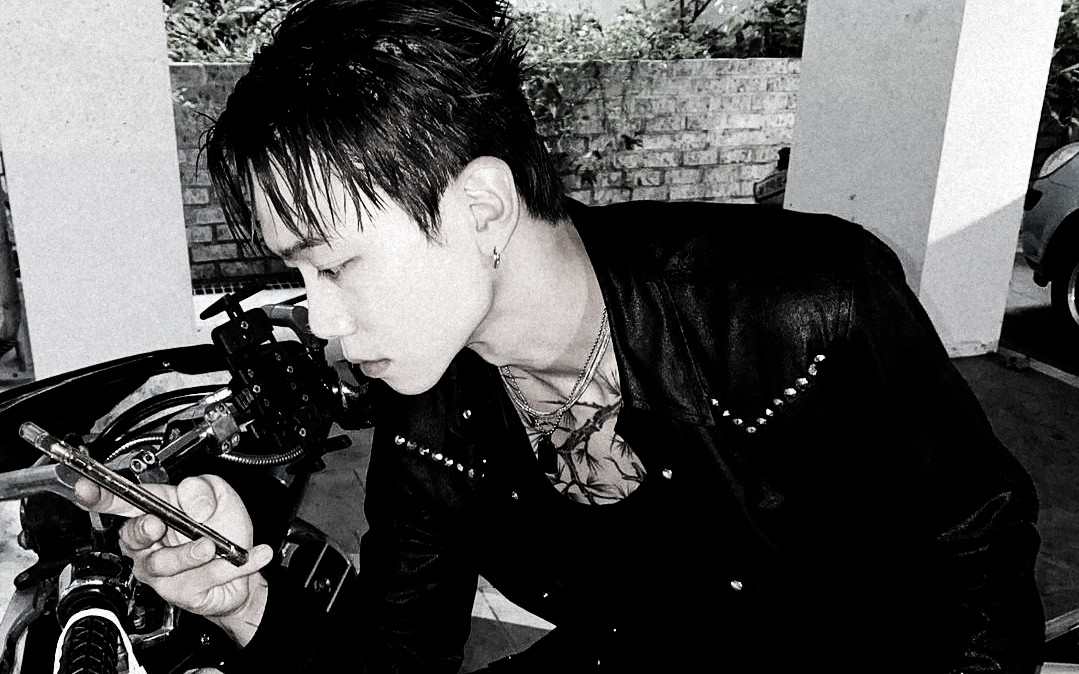 twkillme's tweet image. ′♰ 𝖨𝖭 𝗆𝗒 𝖽𝗋𝖾𝖺𝗆𝗌 ― 𒆜 〖 제발 〗/////   ﷼ , 𝖧𝖨𝖣𝖤𝖶𝖠𝖸.    •    ` ㊝  ― ] 𝗱- ک ဃ ; ဆ 𝗴 ک.당신은 내가 괴짜고 말해요 난 당신이 두렵다고 말해요 난 고통에서 _ 더 강해집니다 당신이 나를 미워하는 방식을 사랑해요 . 𝘃тать 𝗴 숨고.