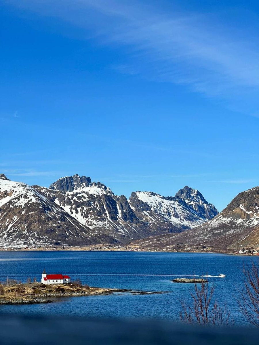 Norway is a very beautiful city, and the beautiful scenery always makes people feel happy.😀
   #Landscape #Norway #Los Angeles #Travel