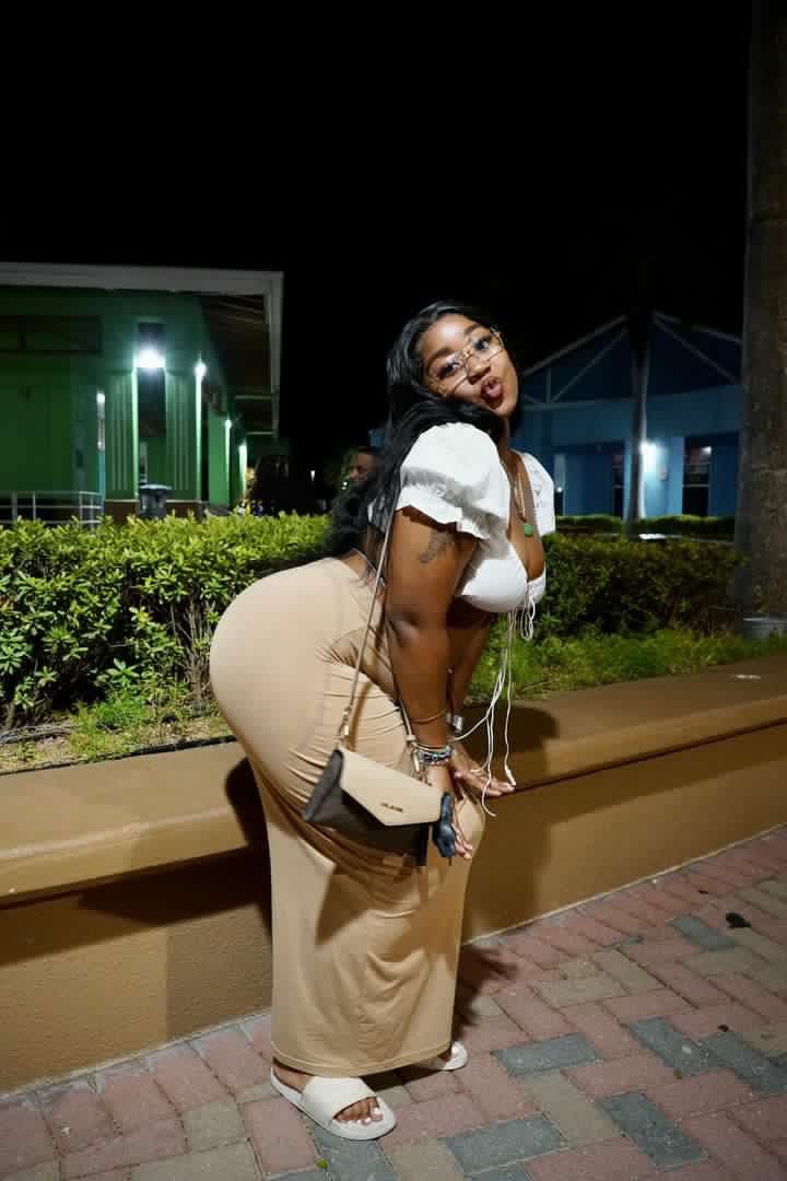 deylov3thai's tweet image. Having a blast carnivallllll🇻🇮🤍