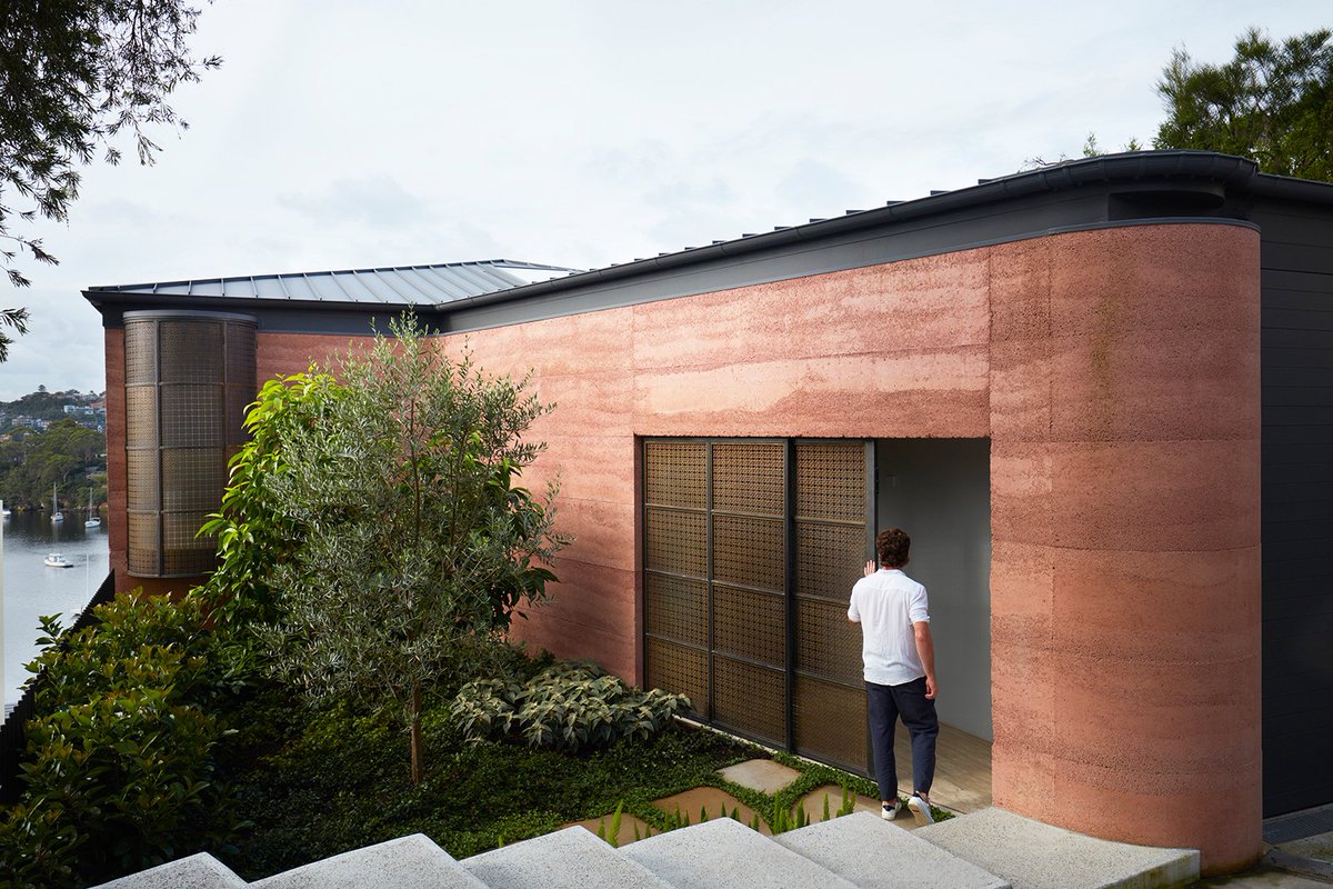 With over six hundred votes cast the results are in. Congratulations to Luigi Rosselli Architects for their project Earth-Ship, winner of the People's Choice Award of the Mosman Design Awards!