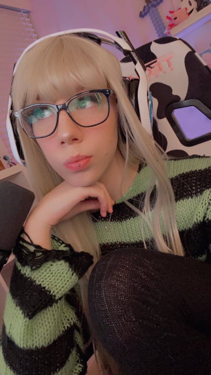 LittleSpoonz CEO of Kissing Dads on Twitter: "We on twitch:)"