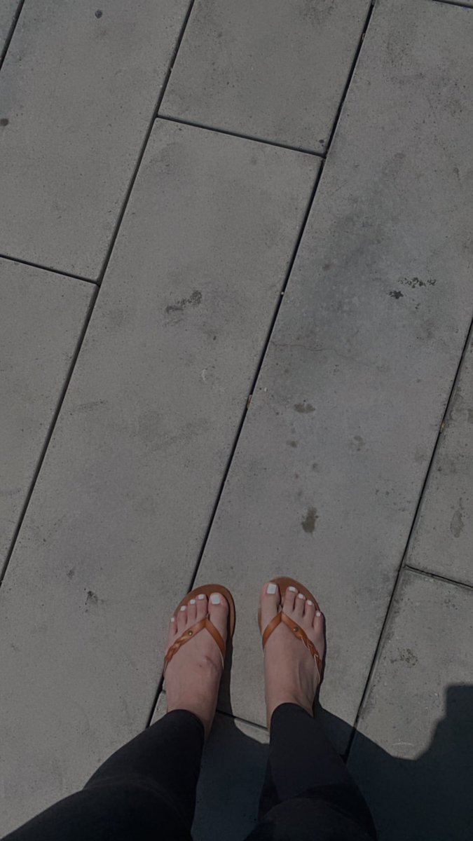 LilahHaze's tweet photo. Farmers Market Wednesday 🍑🫐🍓🍉Wondering if I’ll be left with a scar on top of foot 😓 https://t.co/cp1hlpWvNg
