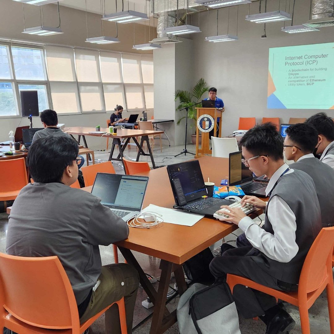 SparkLearnET's tweet image. Wrapping up day one of #Web3Bootcamp at @ateneodemanilau! The workshop on 'How to Create a Canister and Deploy a DApp on the Internet Computer #Blockchain' was a success. ✨
Two more days to go, classmates. 🧡💙🤍