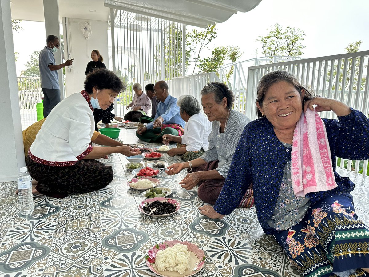 WhiteBridgeCafe's tweet photo. The blessing ceremony for the cafe begins! https://t.co/8FAfo79B98