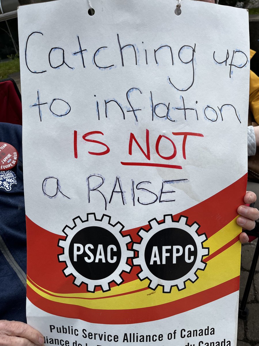 SarasTwter's tweet photo. Day 7 picketing at #PlacedeCentre for the #PSACstrike #AFPCgreve Thurs Apr 27 2023. Together, we hold the line and fight for a #FairDeal! Public Servants United in #Solidarity! @PSPC_SPAC #PSAC_AFPC https://t.co/YKg9JLjOpw