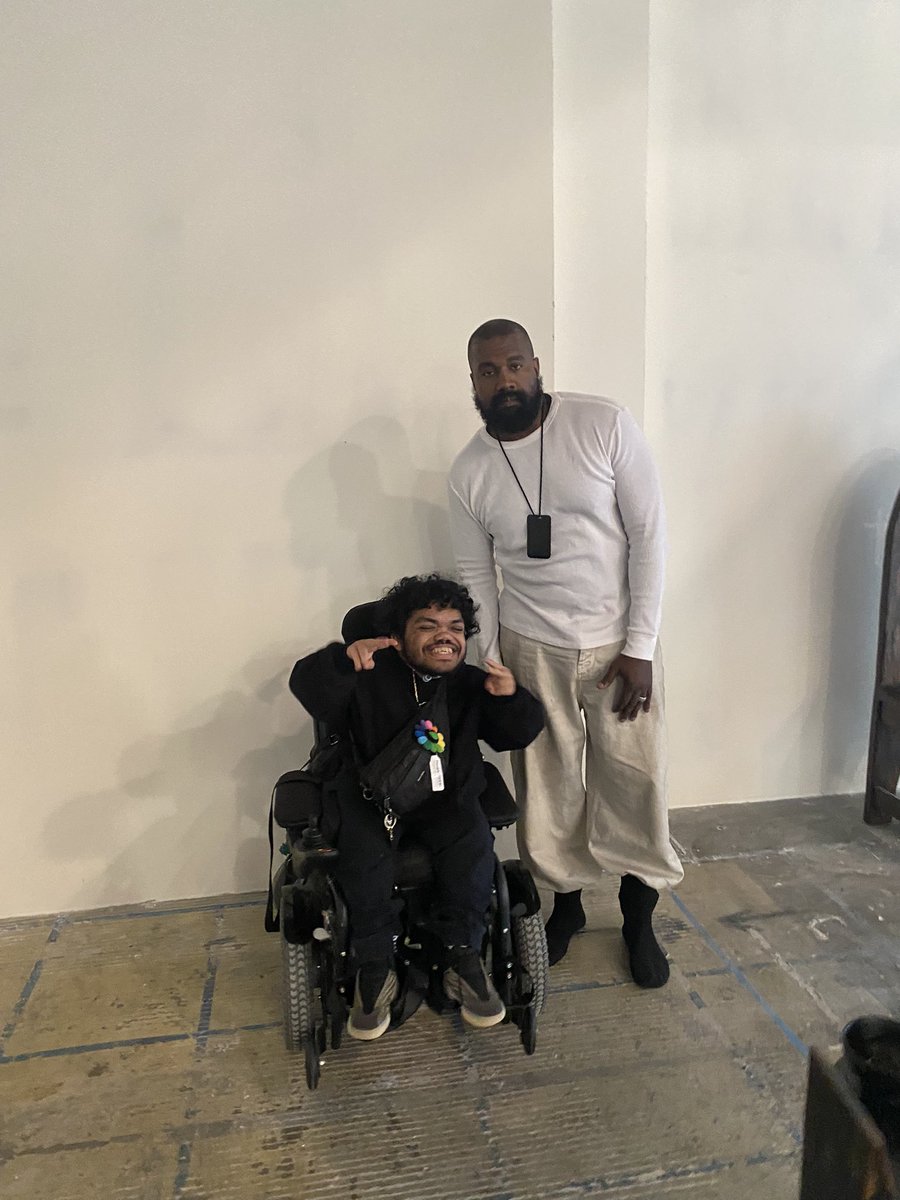 LILVIC323's tweet photo. LILVIC MET YE HE NEVER GONNA FAIL‼️🐕

Ye is part of the pack 🐕🐕🐕🌍

https://t.co/JBMeZ59J5q https://t.co/YHshF29ef0