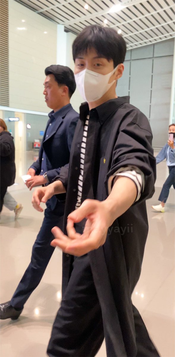 seonhohoh's tweet photo. gue tuh gabisa bgt anjir sama cowok yg tangannya gede tegas gitu ☹️🫠🫶🏻 https://t.co/TB8z4mKHqz