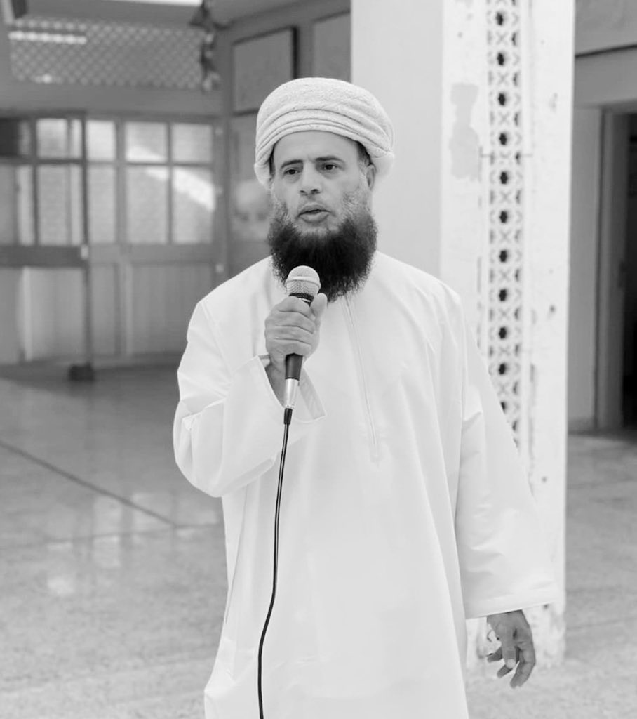 {الَّذِينَ إِذَا أَصَابَتْهُم مُّصِيبَةٌ قَالُوا إِنَّا لِلَّهِ وَإِنَّا إِلَيْهِ رَاجِعُونَ}

انتقل إلى رحمة الله الدكتور سالم بن مسعود الصوافي 
( رئيس لجنة الزكاة بولاية سناو )

لله ما أخذ ولله ما ترك وكل شيء عنده بمقدار غفر الله له ورحمه وألهمنا وذويه الصبر و السلوان .