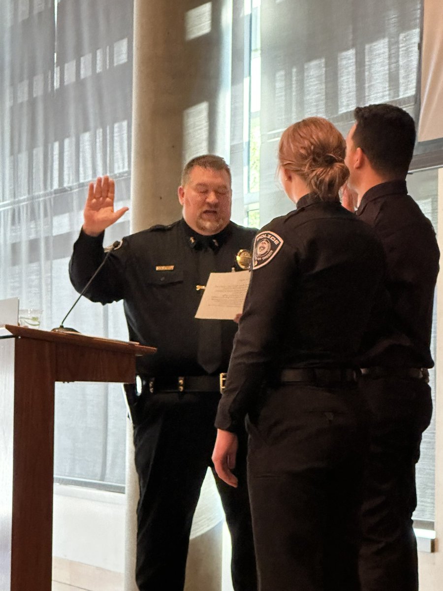 UOVP_Dr_T's tweet photo. .@UOPolice .@uoregon Honored, Proud &amp; Humbled to join UOPD Chief Wade and the Outstanding Men &amp; Women of the UOPD, their family, friends &amp; others at the UOPD event tonight. Individuals were recognized with awards &amp; new officers were sworn into the UOPD! GREAT Evening! https://t.co/BN3XqP3swJ