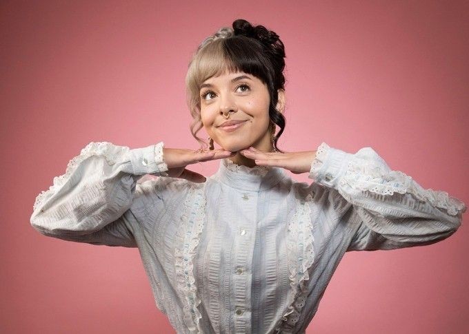 HadesCryBaby's tweet photo. A artista da minha vida fazendo aniversário hj HAPPY BIRTHDAY MELANIE MARTINEZ ,vinte e oito aninhos servindo genialidade talento beleza e autenticidade, voce merece todo reconhecimento e amor do mundo, muito sucesso e saude para que continue alimentando todos os Cry Baby TE AMO https://t.co/VO6nBxDg8n