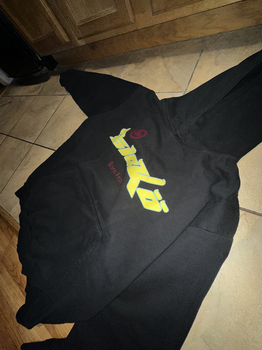 ayfreener's tweet photo. @souljaian this 🔥 but when you gonna shop laundry hats ? https://t.co/LE2bMQ9Iiy