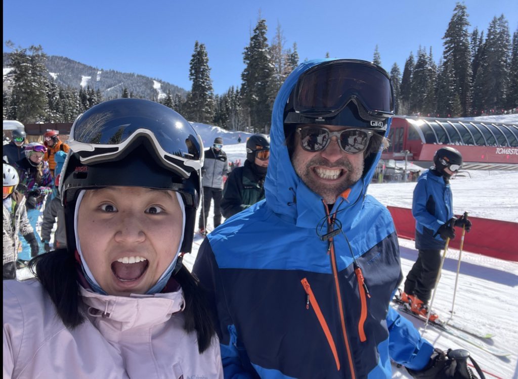 destiniestime's tweet photo. Link with fan at Park City Utah over the spring break 

Post: https://t.co/pyrzDzA3cW https://t.co/VMw8bbATNM