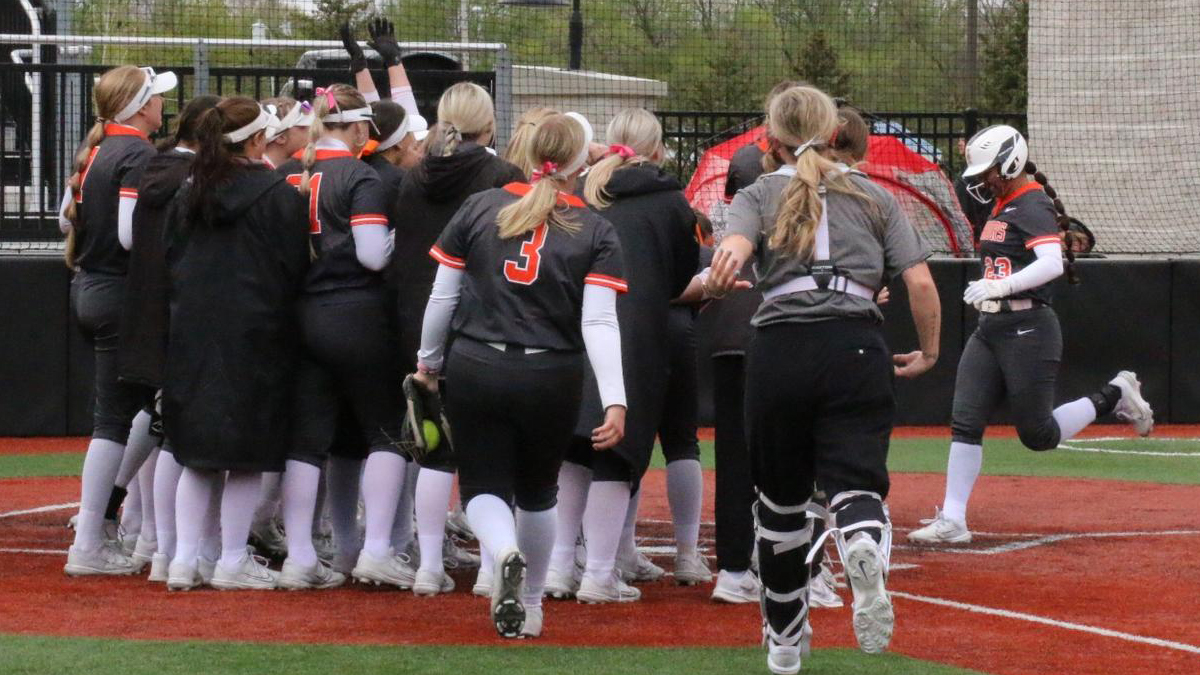 Indiana Tech Captures Softball Championship whac.net/sports/sball/2…