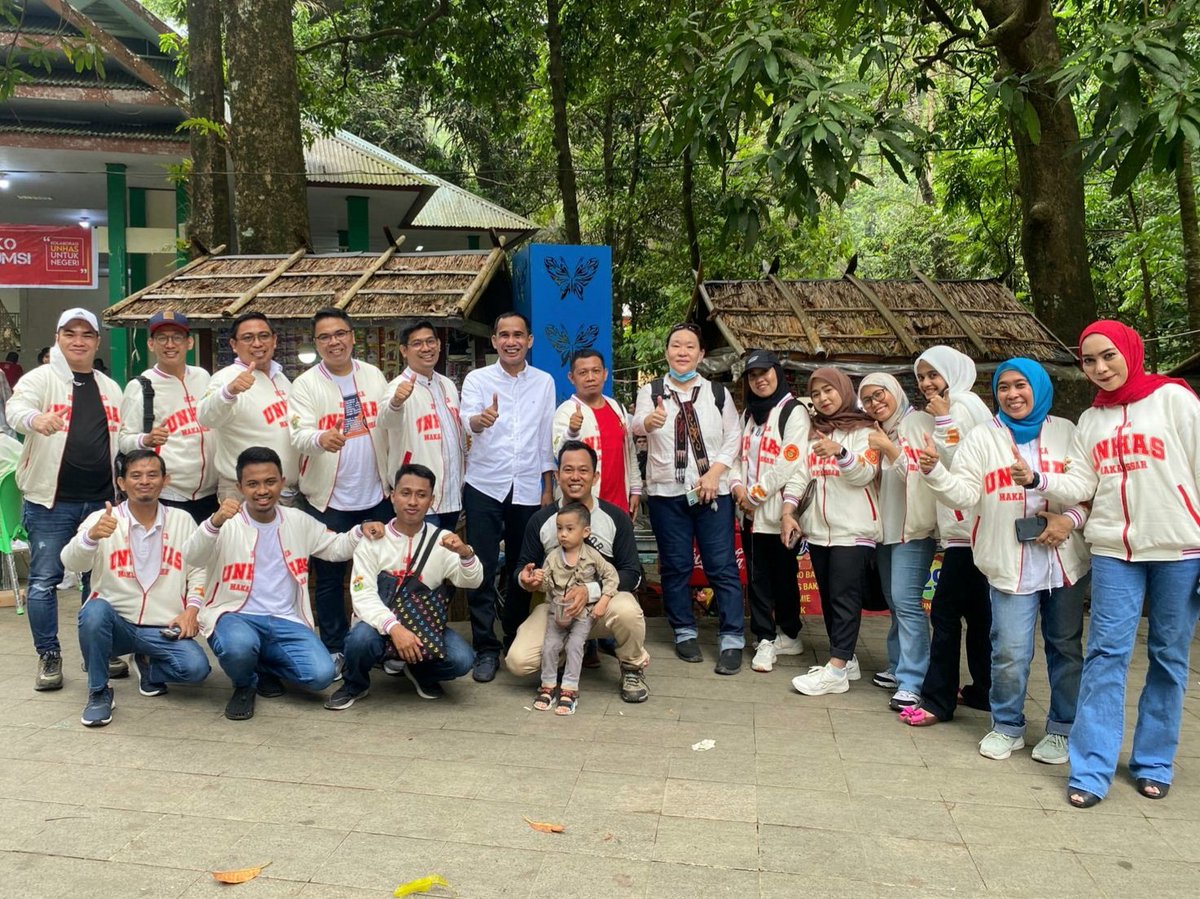 merah meriah 

#PluzNote - merah meriah pluz pluz 
bersama ketua ika unhas kota makassar, rudianto lallo, menghadiri temu nasional alumni dan halalbihalal ika unhas pluz pluz 
kolaborasi unhas untuk negeri pluz pluz 
#IKAunhas 
#Unhas 
#AnakUnhas 
#PluzPluz 
#doelbeckz7 
#db7