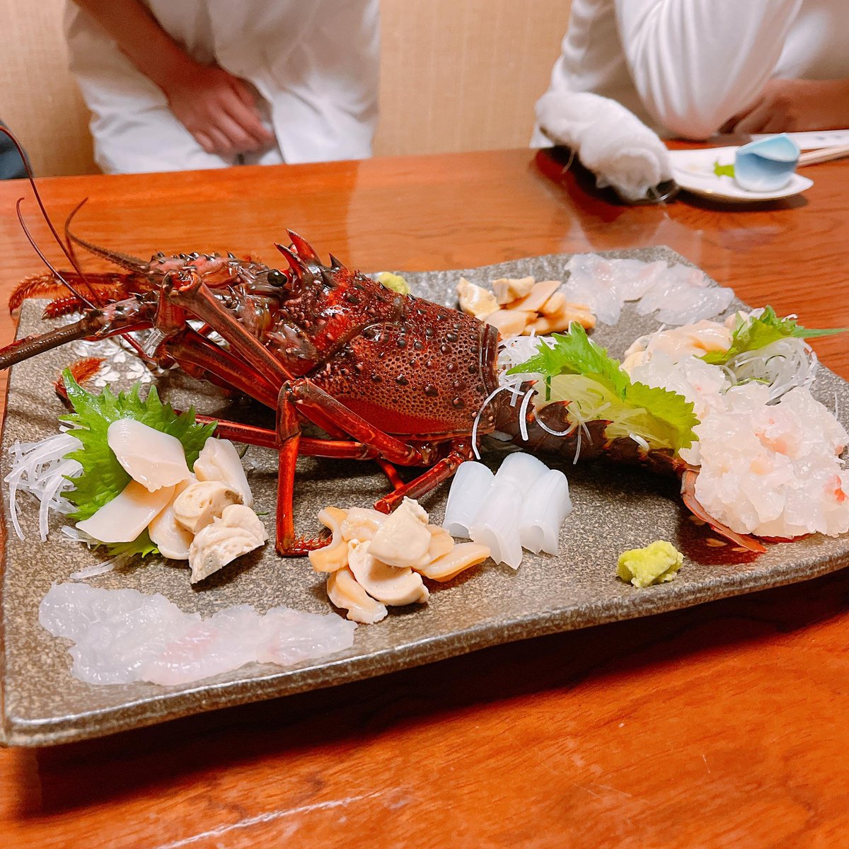 <a href="/takahideusui/">臼井隆秀/インタラクティブ株式会社</a> さんたちが沖縄から愛媛に来てくれた。地方の課題も希望も語れて楽しい夜でした。
そして松山の夜はやはり狭い笑