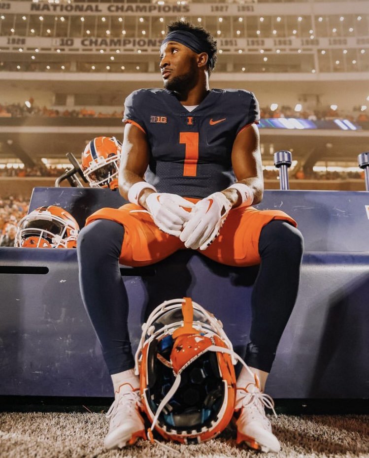 boski🦅 (@barrettmarkeis) on Twitter photo #AGTG BLESSED TO RECEIVE AN OFFER FROM ILLINOIS <a href="/CoachGMcDonald/">George McDonald</a> <a href="/IlliniFootball/">Illinois Football</a> <a href="/Coach_Mahoney54/">Don Mahoney</a> <a href="/RileyElite3/">Riley Howard III 🇲🇭</a> <a href="/PattonBoy_11/">Quinton Patton</a> <a href="/AdariusBowman/">Adarius Bowman</a> #Illini #HTTO #famILLy 🙏🏽 #AGTG BLESSED TO RECEIVE AN OFFER FROM ILLINOIS <a href="/CoachGMcDonald/">George McDonald</a> <a href="/IlliniFootball/">Illinois Football</a> <a href="/Coach_Mahoney54/">Don Mahoney</a> <a href="/RileyElite3/">Riley Howard III 🇲🇭</a> <a href="/PattonBoy_11/">Quinton Patton</a> <a href="/AdariusBowman/">Adarius Bowman</a> #Illini #HTTO #famILLy 🙏🏽