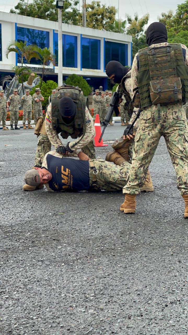 httpspbstwimgcommediaFuxT4exX0AI_5vjformatjpgnamelarge