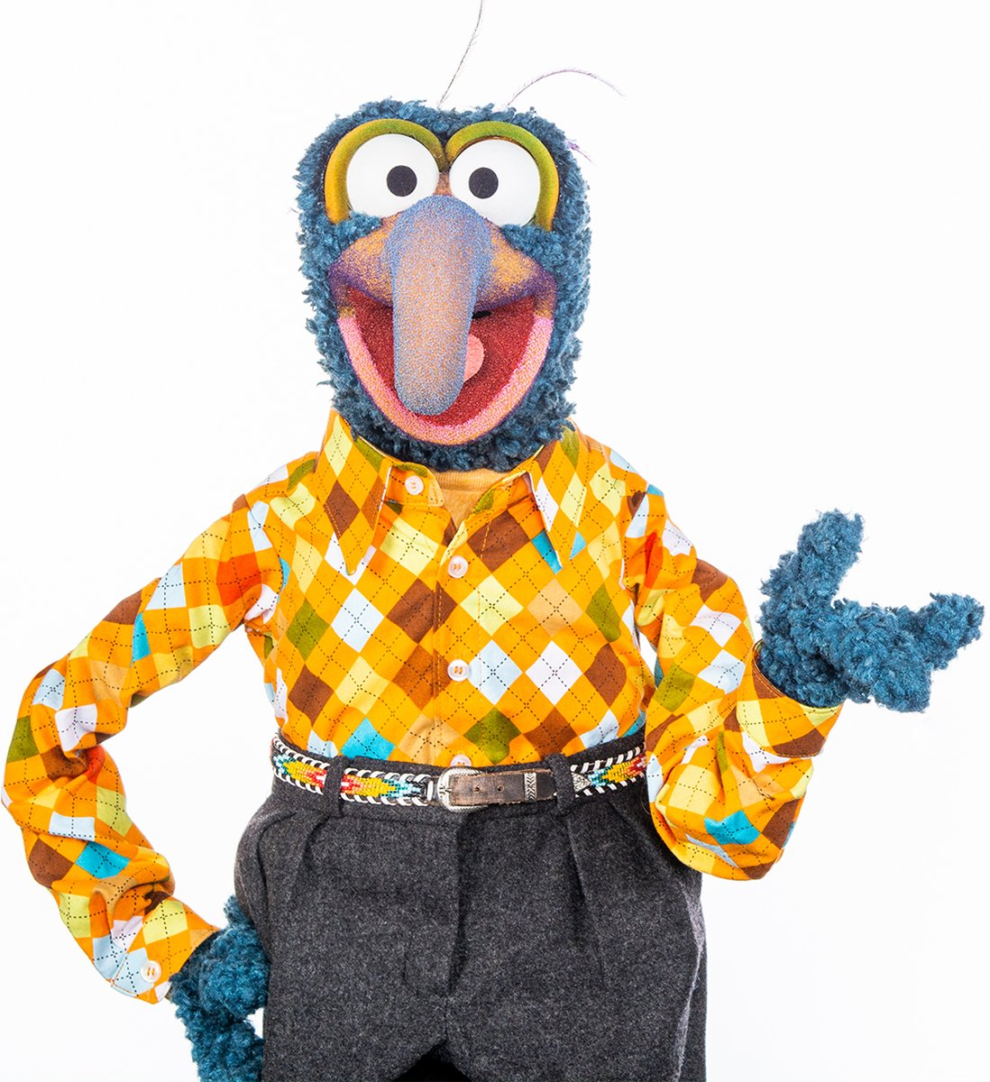 Sometimes, being a fashion-forward weirdo is not an easy hobby. It took me 17 years to find a belt that matched this shirt – and 4 more years to remember where I put it after I bought it.