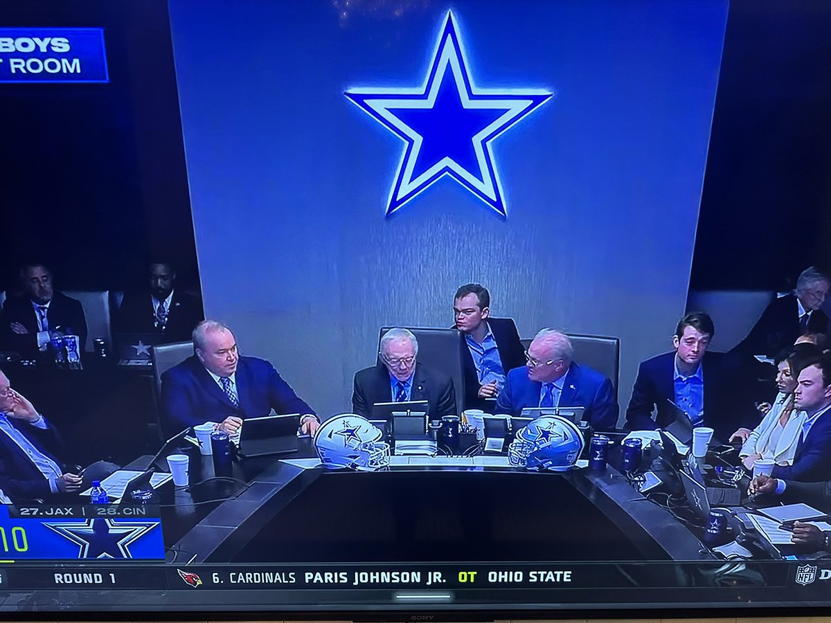 stoolpresidente's tweet photo. Awesome Death Star vibes from the cowboys https://t.co/nsSewB5Oh9