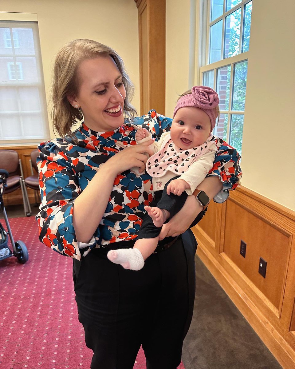sal_wiser's tweet photo. This afternoon I received the Graduate Dean’s Distinctive Thesis Award for my work last Spring 🥰 I feel so grateful for my thesis committee chair, Meredith Worthen, for nominating me for this prize and for supporting me throughout my grad school journey. https://t.co/6rKxDg1vtO