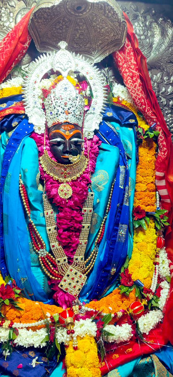 maa_maihar's tweet photo. शुक्रवार प्रातःक़ालीन जगतजननी माँ शारदा के दर्शन एवं शृंगार 🙏🙏 https://t.co/zmbi9bfGJL