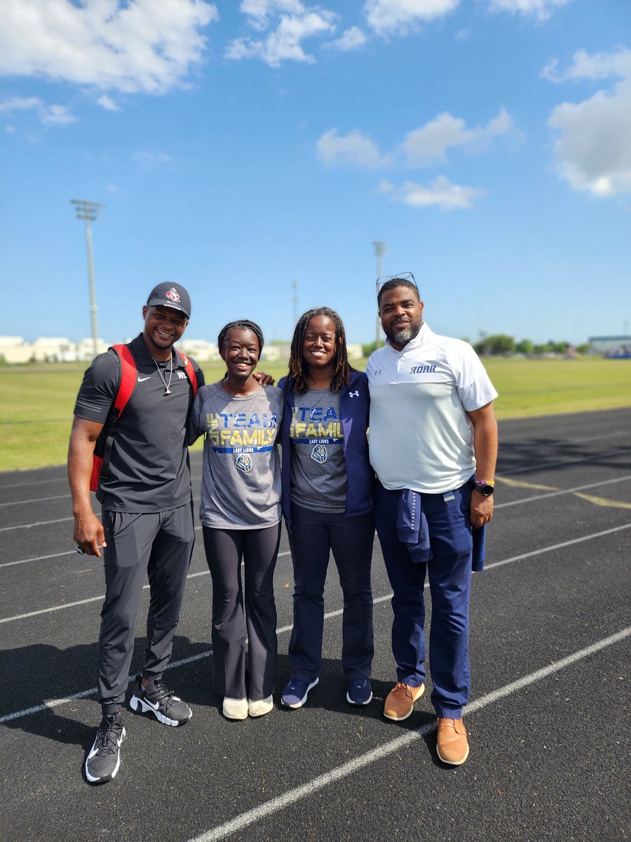 Mashuanda's tweet photo. Proud moment...SIGNED!!!! @WCUTrack @TDantzler_Jumps @bgflanigan https://t.co/YbnLBQvngE