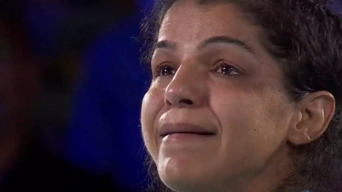 ysathishreddy's tweet photo. Gold medalist who once had tears out of joy &amp; pride, is now crying in pain for justice! 

Heartbreaking 👇 
#WrestlerProtest https://t.co/h0U5aOmtpG