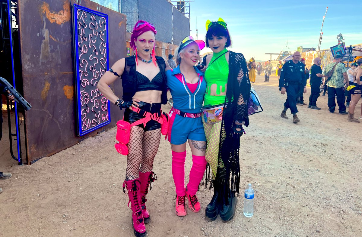 Mab'Dib on Twitter: "Yay @ClaireMax and @omgchomp made it out to