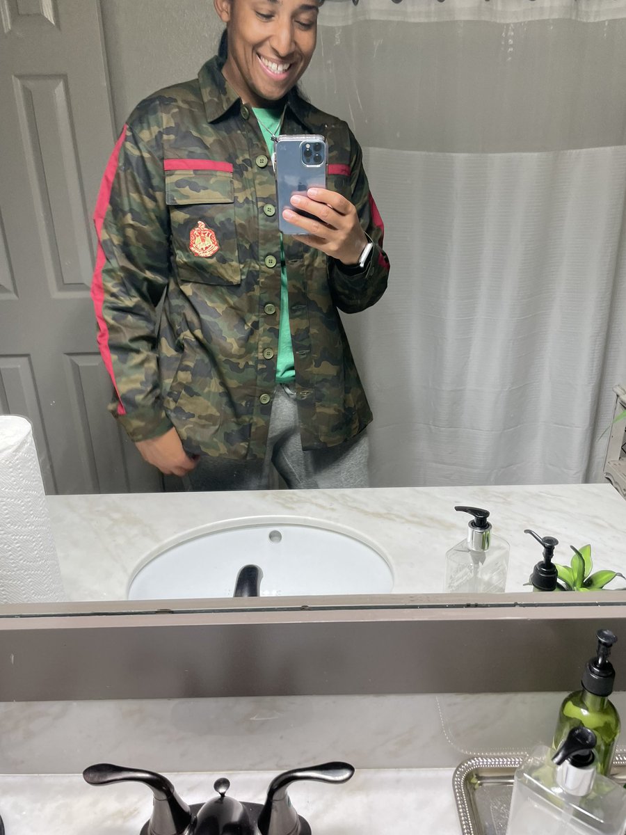 ChristinaJamer4's tweet image. 23 years ago I became a member of THE BEST Sorority! Here’s to celebrating my Deltaversary! Had to buy myself a jacket.. ok so I got 2. Lol! #Spr2000 #ThetaGamma #19 #Whoa #DeltaSigmaTheta