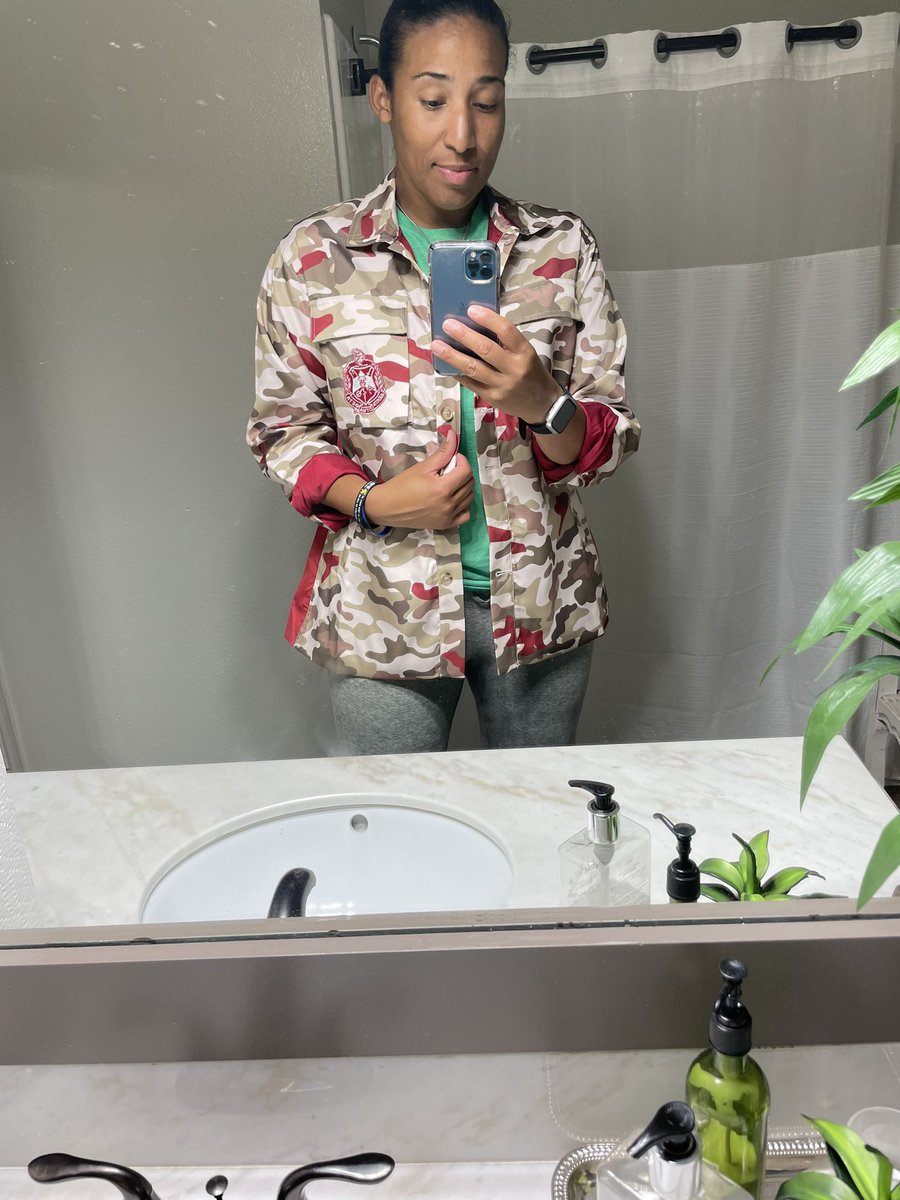 ChristinaJamer4's tweet image. 23 years ago I became a member of THE BEST Sorority! Here’s to celebrating my Deltaversary! Had to buy myself a jacket.. ok so I got 2. Lol! #Spr2000 #ThetaGamma #19 #Whoa #DeltaSigmaTheta